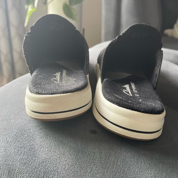 EUC Clarks Slip-on Cloudsteppers Black Size 7.5 M - so nice! - Picture 3 of 7